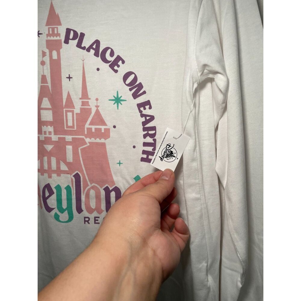 Disneyland Castle Happiest Place on Earth T-shirt White - Size M NWT